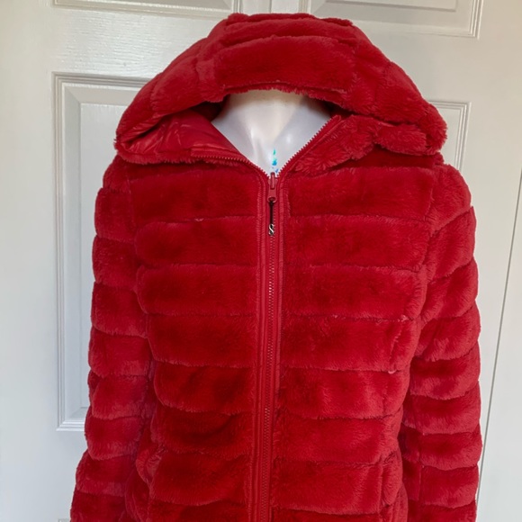 Red puffer reversible coat - Picture 4 of 4
